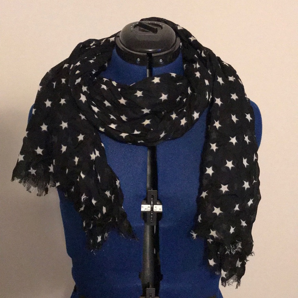 Star printed scarf